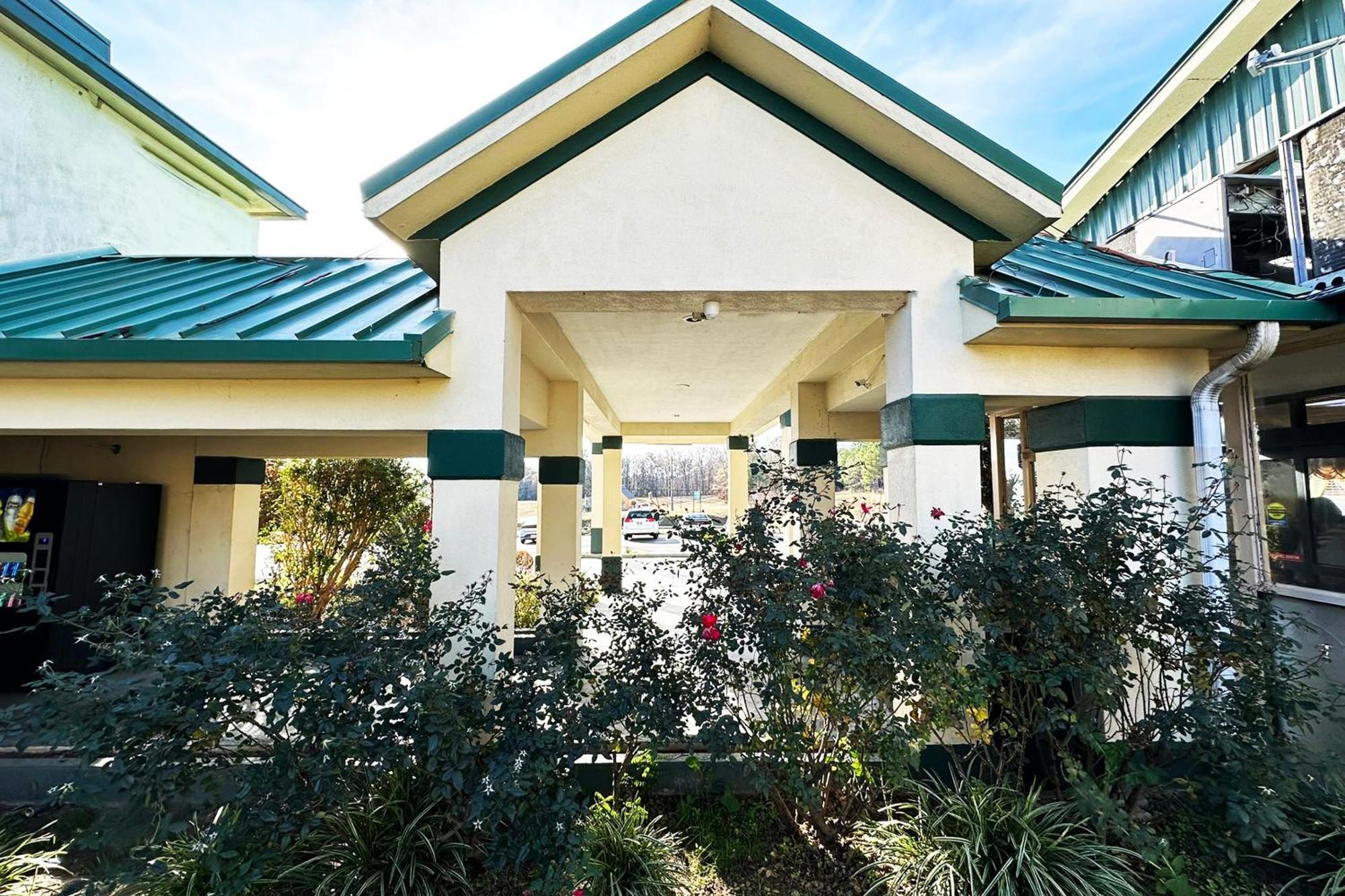 Super Inn & Suites By Oyo Milledgeville Εξωτερικό φωτογραφία