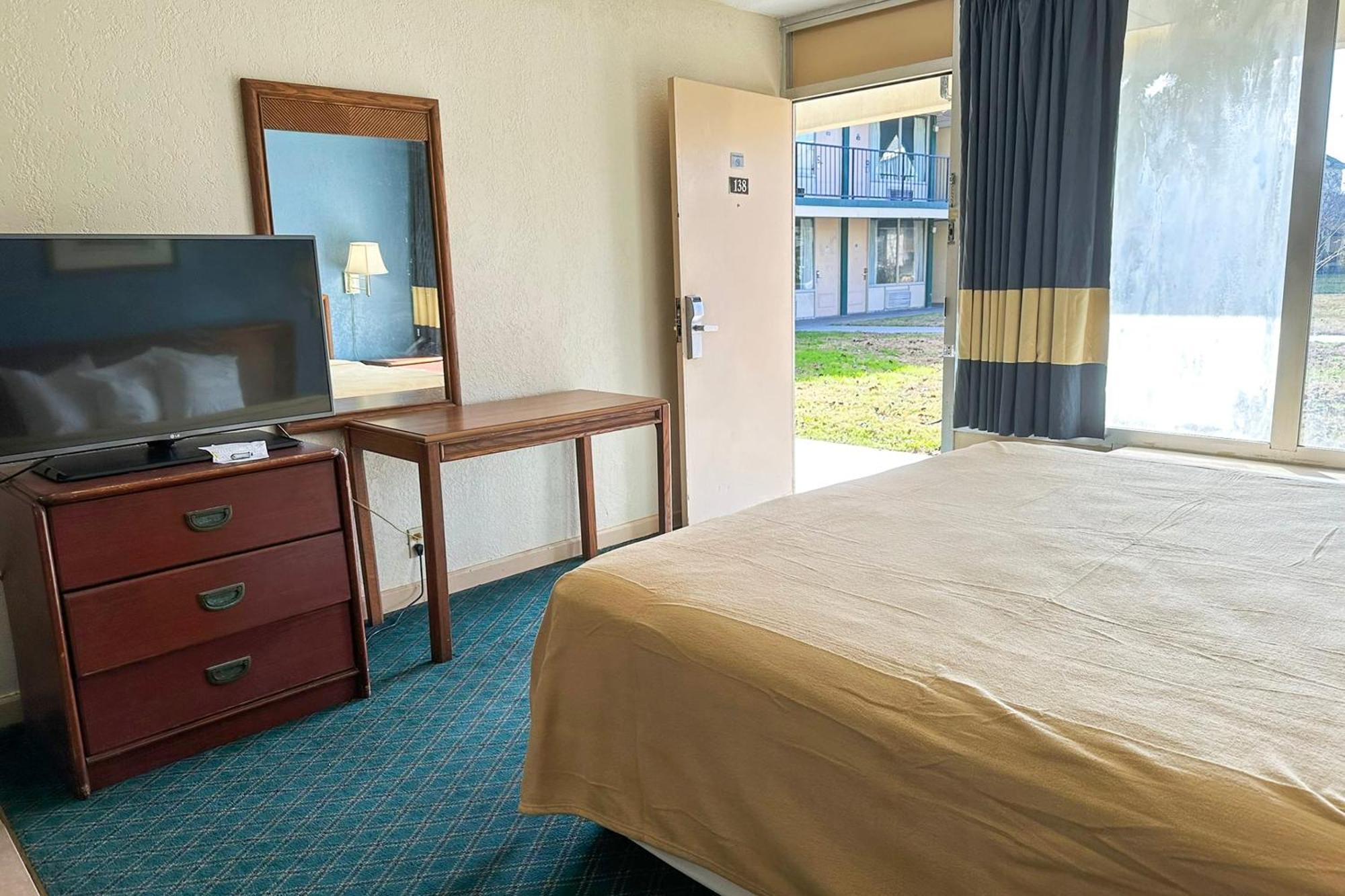 Super Inn & Suites By Oyo Milledgeville Εξωτερικό φωτογραφία