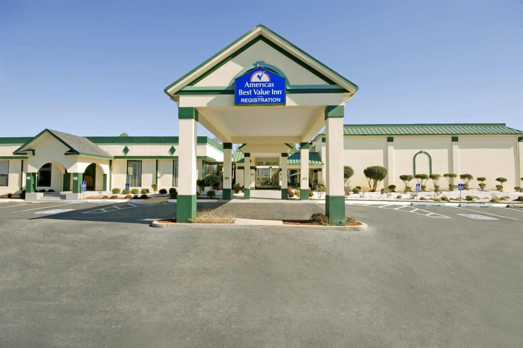 Super Inn & Suites By Oyo Milledgeville Εξωτερικό φωτογραφία
